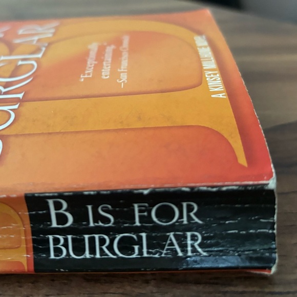 Sue Grafton Alphabet Book Series Bundle of 2 - Picture 11 of 11